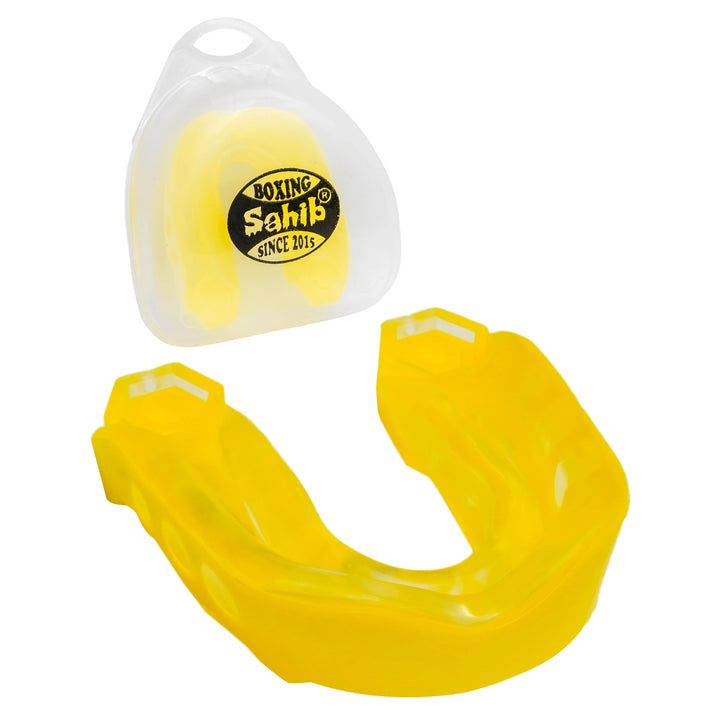 Mouthguard with ventilated case and hygienic packaging
