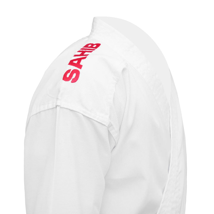 Sahib® Sakura Red Label Karate Gi – shoulder embroidery detail showcasing traditional martial arts craftsmanship